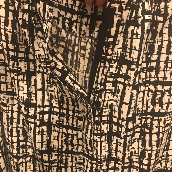 Calvin Klein black/white geometric Blouse size XL - Picture 3 of 4